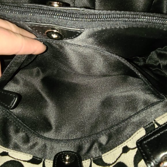 Coach Black & Grey Signature Canvas Penelope - Picture 6 of 16